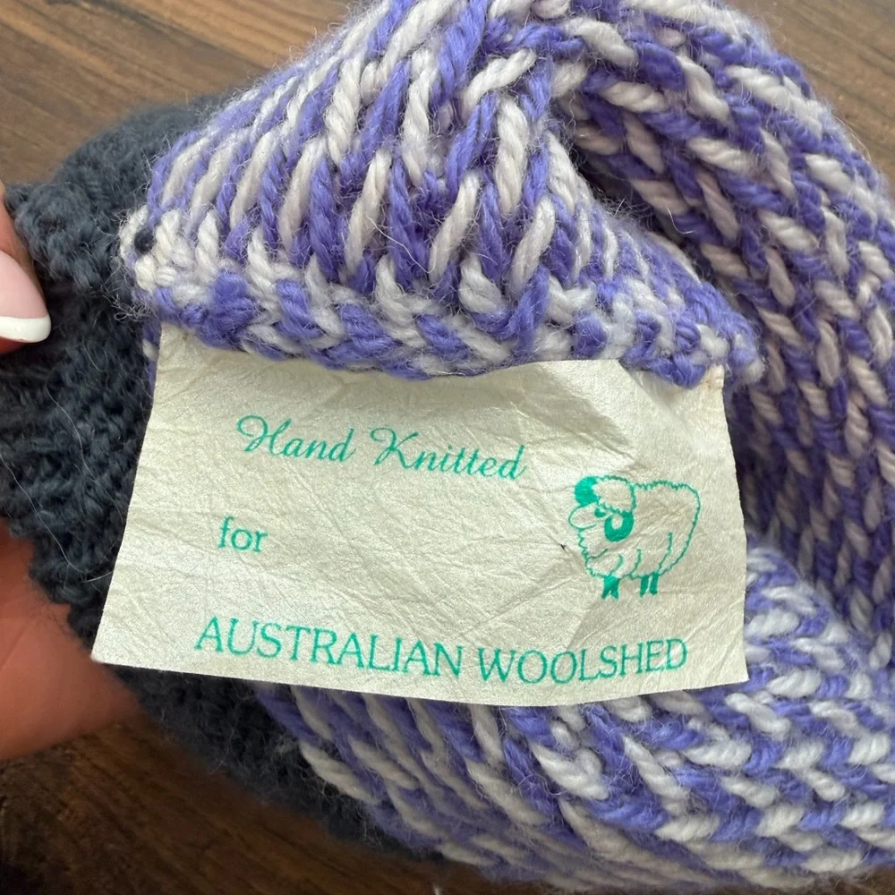 Vintage Australian Woolshed Hand Knit Pure Wool Pom Pom Hat